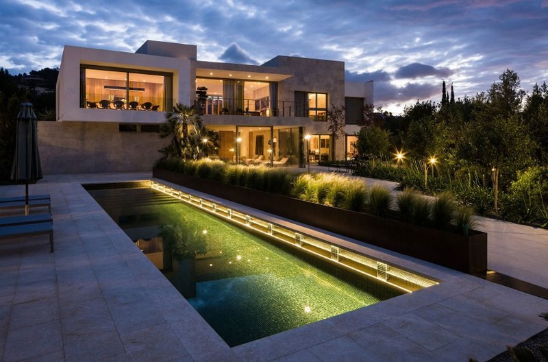 façade piscine extérieure - Vivienda en Son Vida par Negre Studio & Rambla 9 Arquitectura - Palma de Majorque, Espagne
