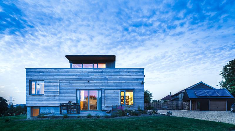 façade terrasse de nuit - Stackyard House par Mole Architects - Palgrave, Royaume-Uni