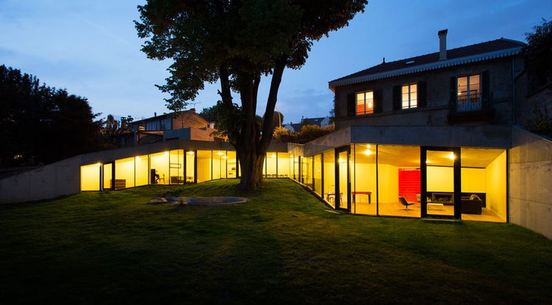 façade vue nuit - Maison PLJ par Hertweck Devernois Architectes Urbanistes - France - photo Siméon Levaillant