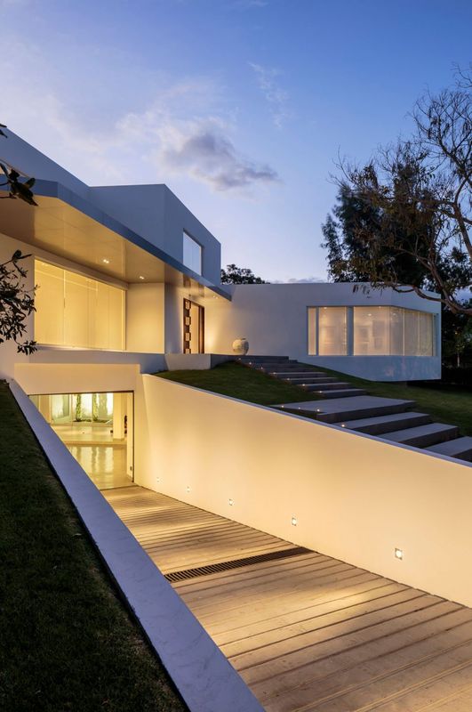 Façade Entrée - Maison Forme T Par Diego Guayasamin - Quito, Equateur