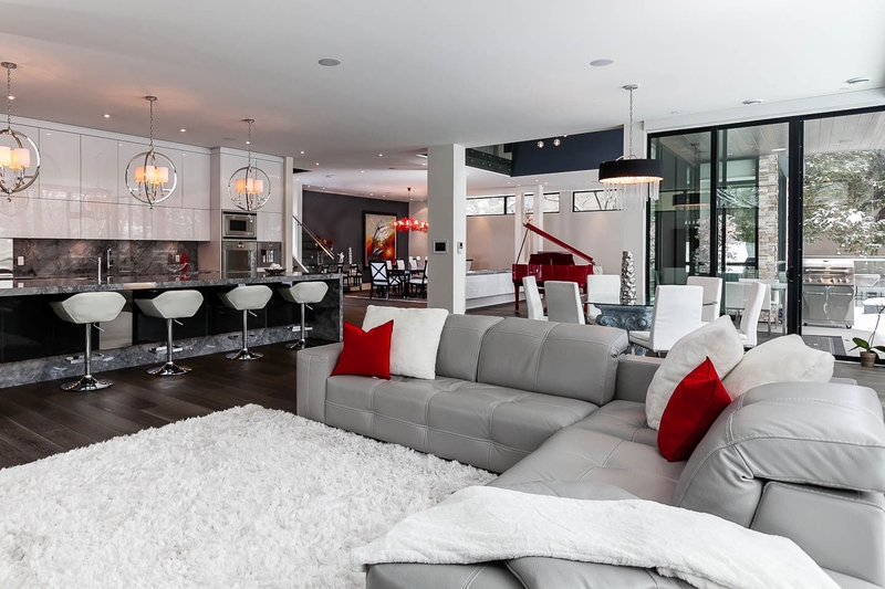 grande pièce de vie - Ashley Park House par Barroso Homes - Toronto, Canada