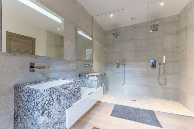 salle de bains - maison ossature bois par Groupe Futura - France