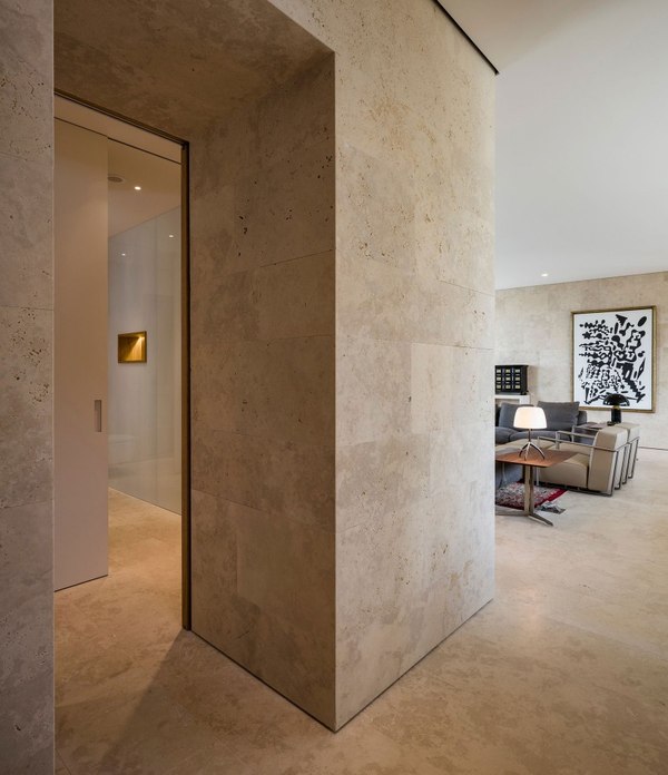 marbre intérieur - Vivienda en Son Vida par Negre Studio & Rambla 9 Arquitectura - Palma de Majorque, Espagne