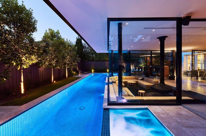 Piscine & Grande Baie Vitrée Coulissante Salon - Sunken-living-room Par OFTB - Brighton, Australie