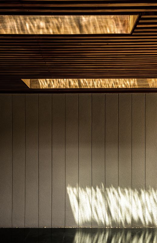 plafond bardage bois - Joly House par StuDO Architectes - Bangkok, Thaïlande