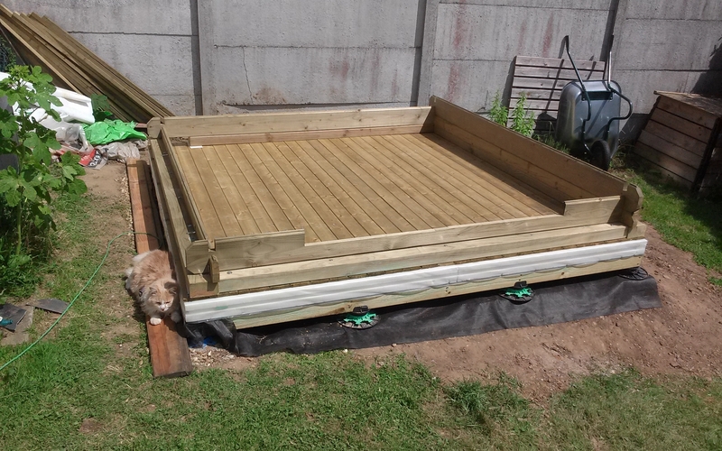pose semelle et madrier de sol - bureau jardin bioclimatique