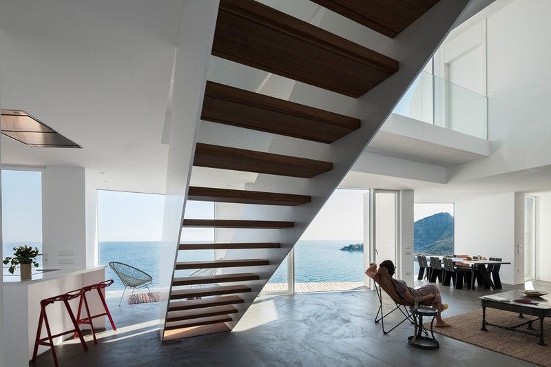 séjour & escalier accès étage - Sunflower House par Cadaval & Solà-Morales - Gérone, Espagne