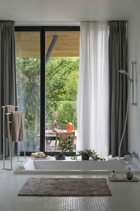 salle de bains - Maison R - Colboc Franzen & Associés - France - Photos © Cécile Septet