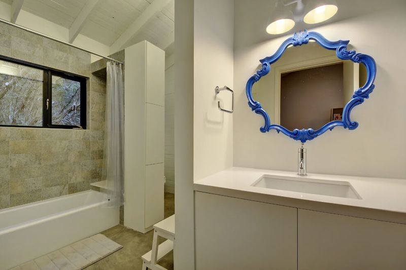 salle de bains design - westlake-home par Capstone Custom Homes - Westlake, USA