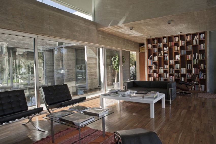 salon bibliothèque - Torcuato House par BAK arquitectos - Buenos Aires Province, Argentine