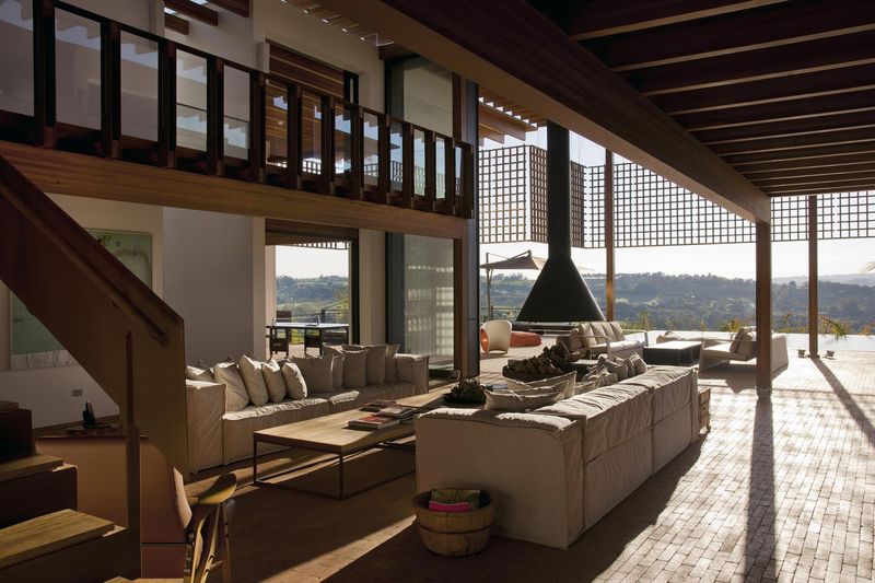 salon double & vue terrasse - Quinta-House par CANDIDA TABET ARQUITETURA - São Paulo, Brésil