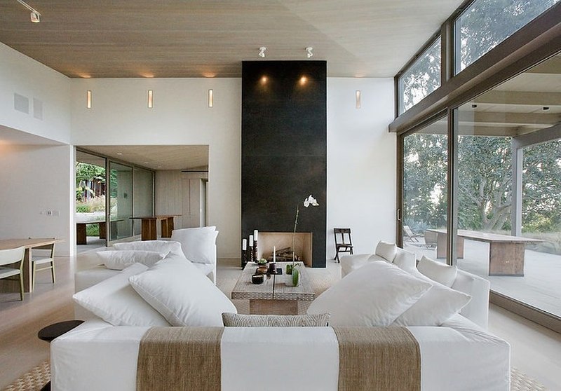 salon et baie vitrée - Malibu House par Dutton Architects - Usa
