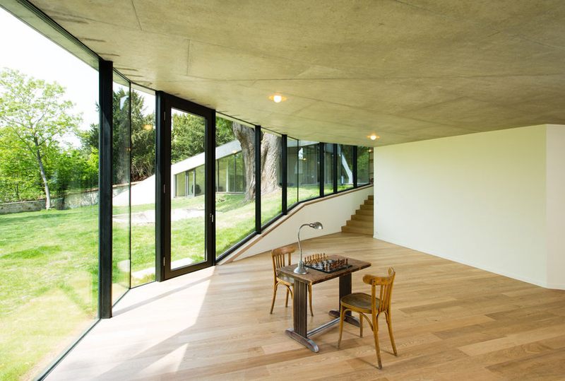 table échec - Maison PLJ par Hertweck Devernois Architectes Urbanistes, France - photo Siméon Levaillant