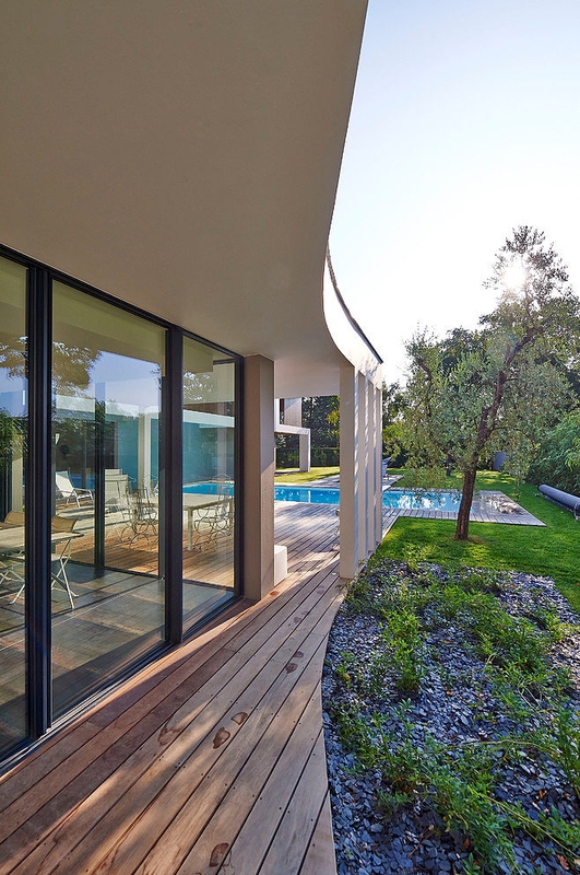 terrasse côté - Maison contemporaine par Hybre-architecte - Gradignan - photo Philippe Caume