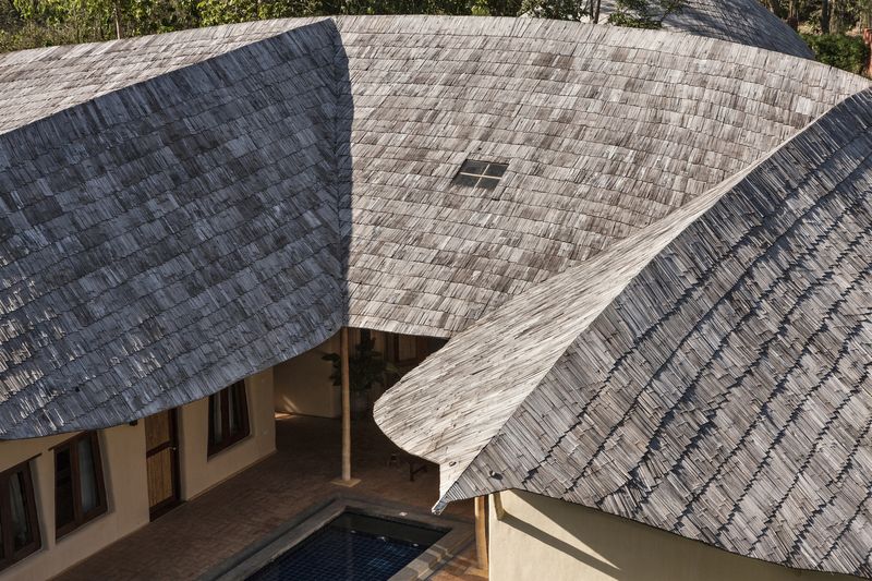 toiture en feuilles - Trika-Villa par Chiangmai Life Construction - Chiang Mai, Thaïlande
