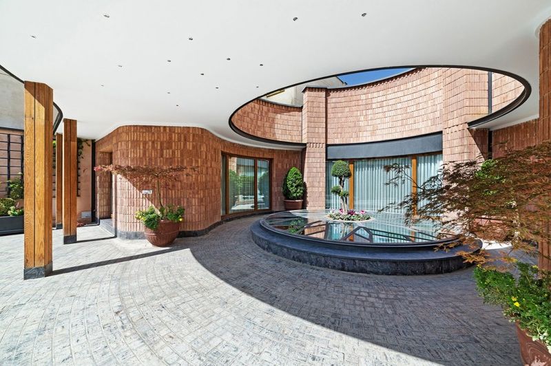 vaste terrasse intérieure - Kaveh-House par Pargar Architecture and Design Studio - Téhéran, Iran