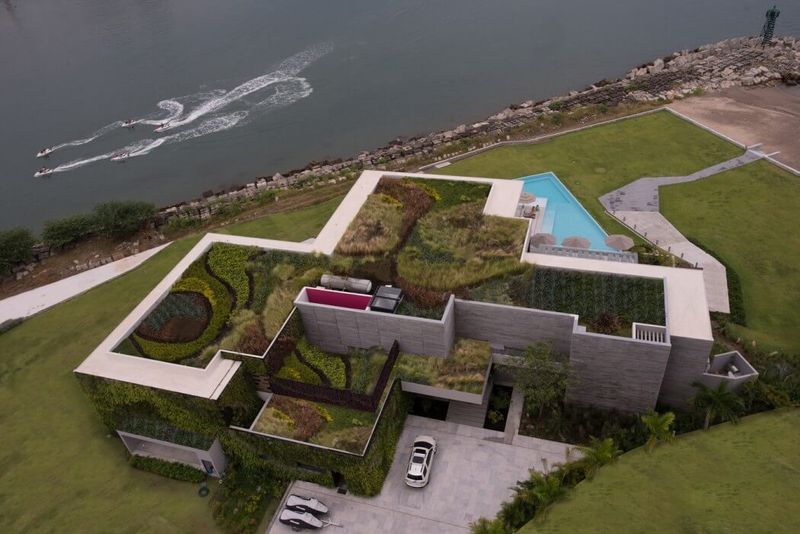vue aérienne toiture végétalisée - luxury residence par Ezequiel Farca - Marina de Puerto Vallarta, Mexique