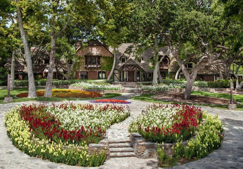 vue principale & jardin - magnifique ranch de Michael Jackson