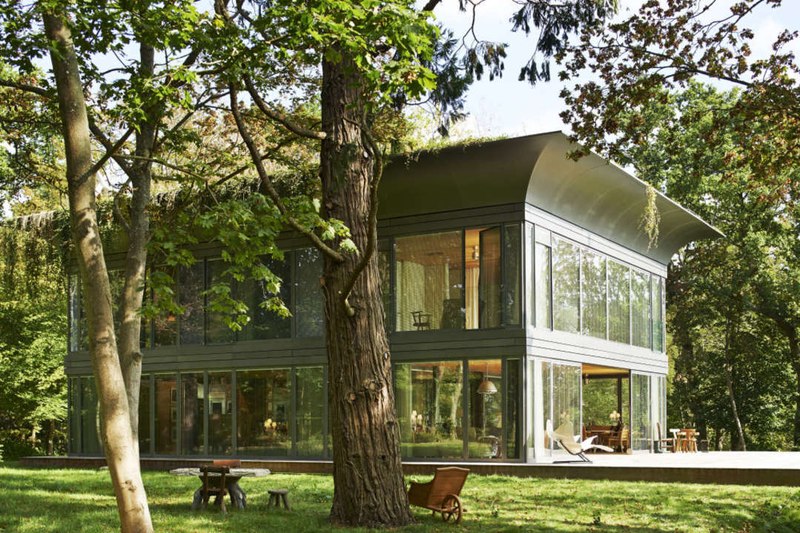 vue trois quart - P.A.T.H par Philippe Starck et Riko - Montfort, France