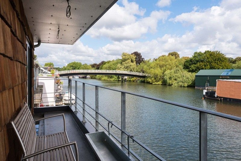 balcon - houseboat par MAA Architects - Tamise, Angleterre