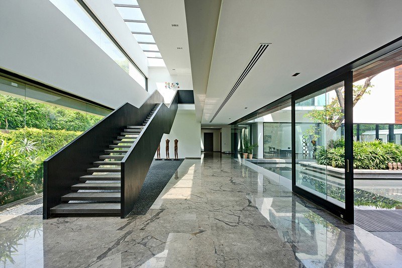 entrée & escalier accès étage - Three Trees House par DADA & Partners - New Delhi, Inde