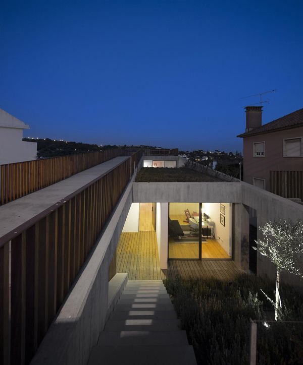 entrée illuminée - house-caxias par António Costa Lima Arquitectos - Caxias, Portugal