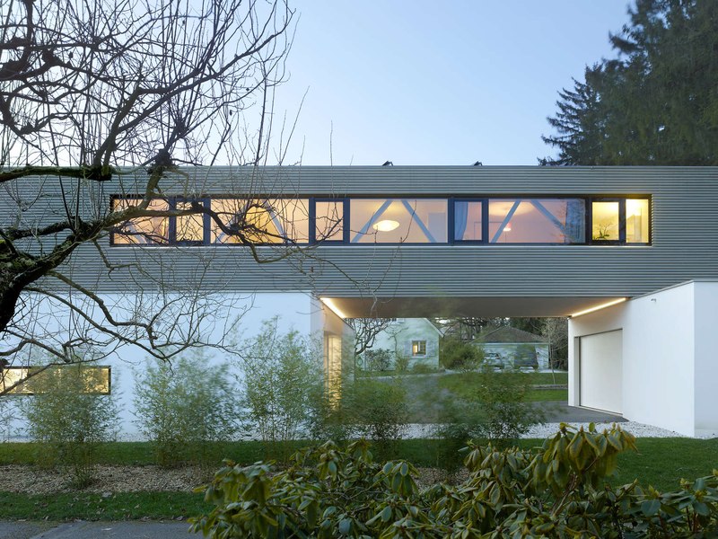 façade principale illuminée - during-tannay par Christian Von During Architects - Tannay, Suisse
