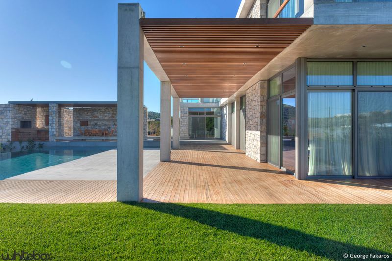 terrasse bois & piscine - Stone House par Whitebox Architectes - Athènes, Grèce