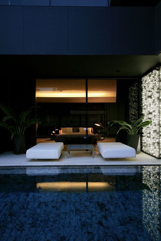 terrasse design & piscine nuit - desert-rose par Massimiliano Camoletto - Koweit.
