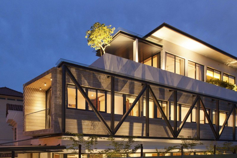 vue principale illuminée - maison exclusive par Aamer Architects - Singapour