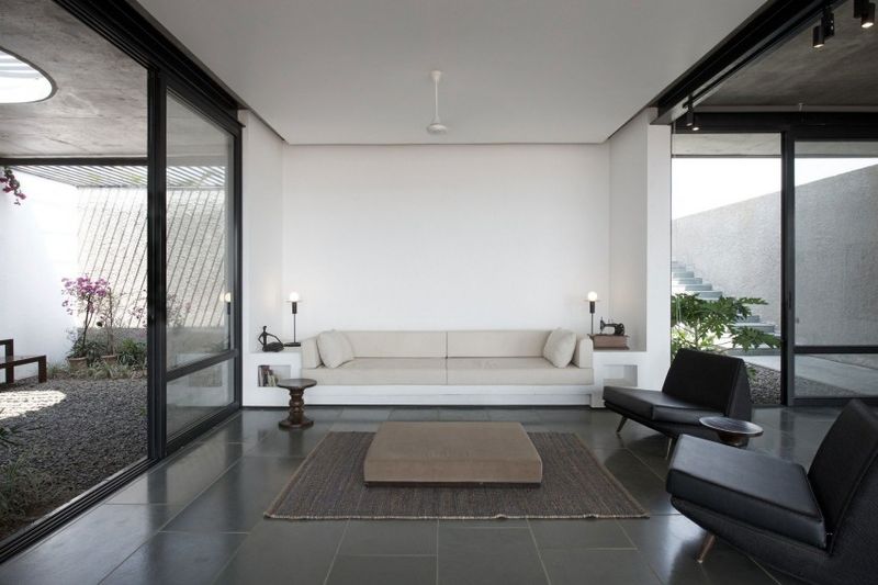 salon - Deolali House par Spam Design Architects - Deolali, Inde