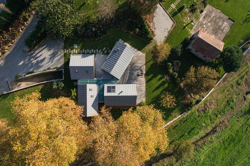 vue panoramique site - House-four-houses par Prod Architecture - Penafiel, Portugal
