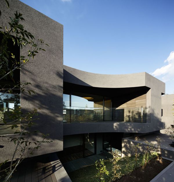 balcon étage & façade jardin - maison-urbaine par Artechnic - Japon
