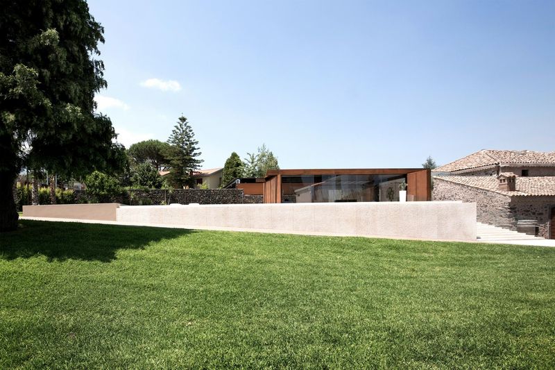 façade jardin - Sicillian-Farm-Renovation par ACA Amore Campione Architettura - Sicile, Italie