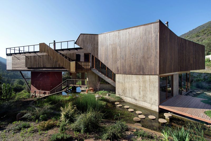 façade jardin & cours d'eau - El-Maqui-House par GITC arquitectura - Valparaison, Chili