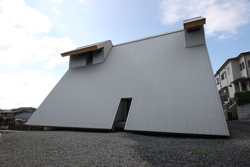 façade toit solaire - Passive-House par Kikuma Watanabe - Kasugoaka, Japon