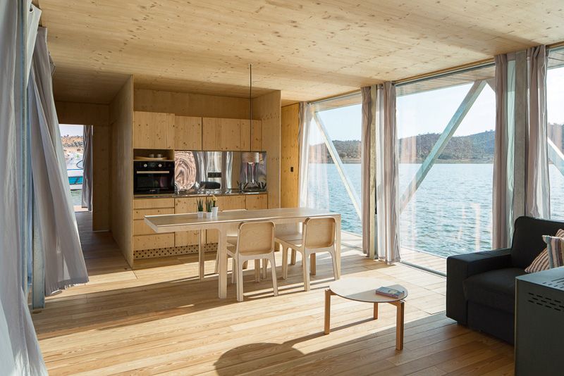 petite pièce de vie - floating-house par Friday - Portugal