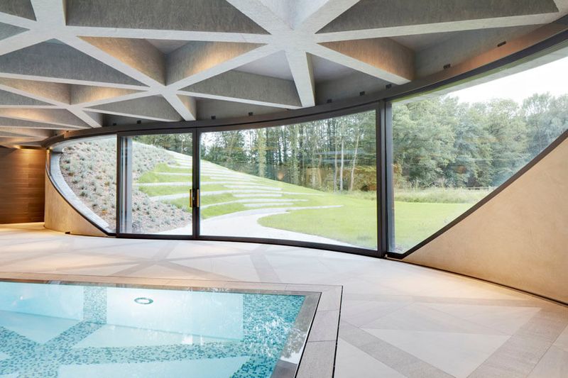 piscine intérieure & vaste baie vitrée - German-Country-House par Reichel Architectes - Allemagne