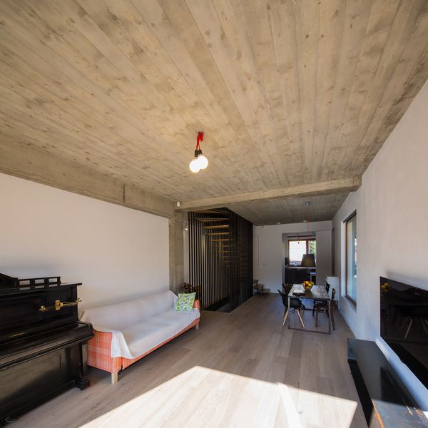 mini salon & écran TV - LAMA-House par LAMA Arhitectura - Bucarest, Roumanie