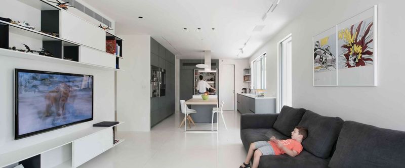 salon & îlot central de cuisine - Aluminum-Home par Studio-de-Lange - Kfar-Shmaryahu, Israël
