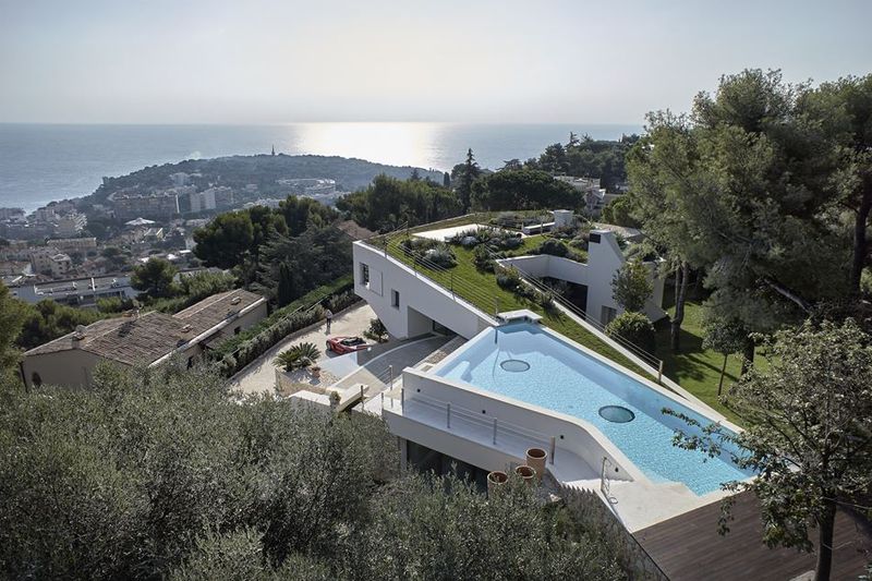 vue panoramique toiture végétalisée et piscine toit - Villa-La-Madone par A2cm - France