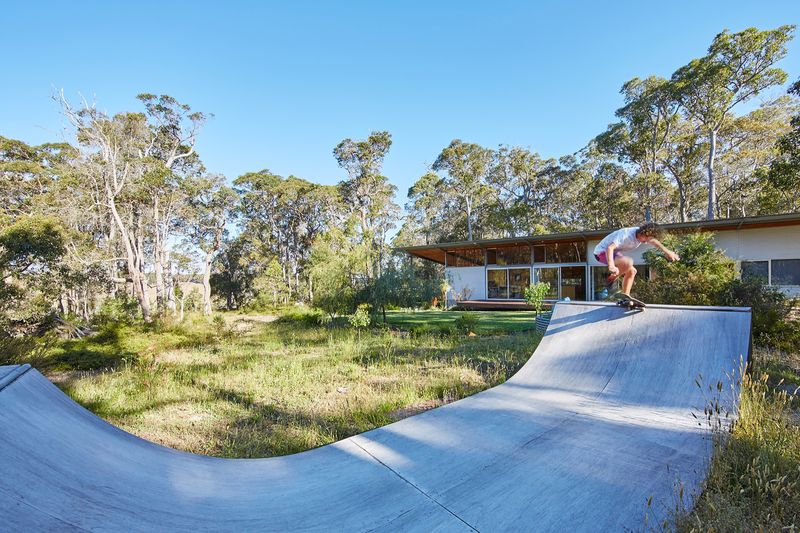 aire de jeu extérieur - Bush-House par Archterra Architects - Margaret River, Australie