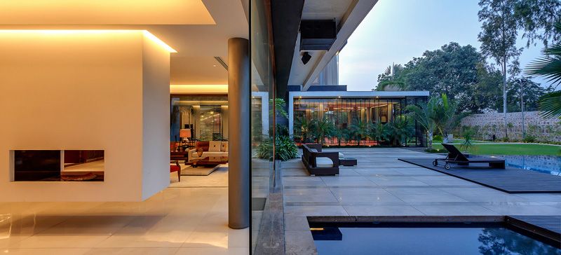 pièce principale ouverte à la terrasse - home-pool par DADA-&-Partners - New Delhi, Inde