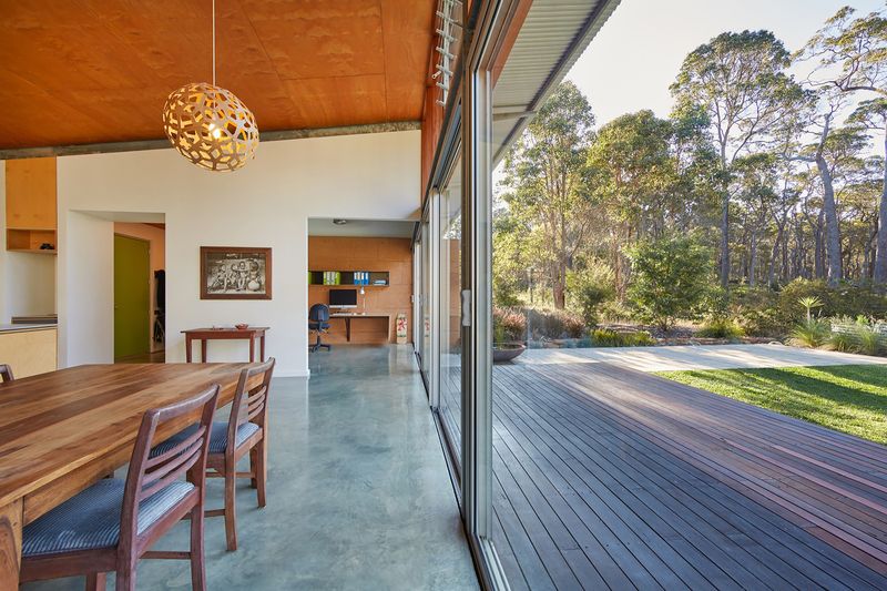 salle séjour & façade terrasse - Bush-House par Archterra Architects - Margaret River, Australie