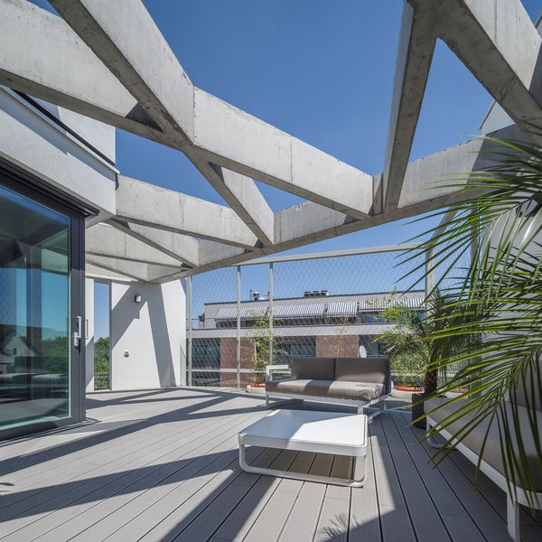 salon terrasse design - Urban-Eco-House par Tecon Architects - Bucuresti Roumanie