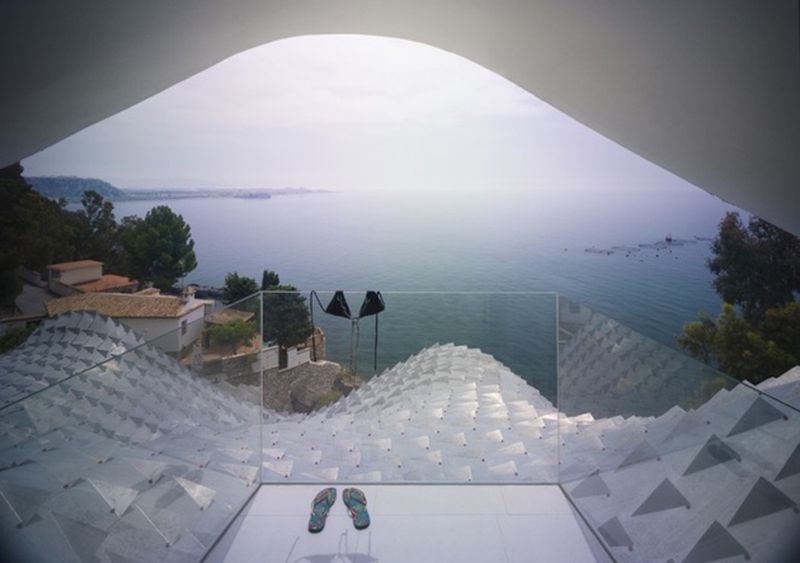 Balcon vitrée & vue panoramique Méditerranée - Casa-del-Ancantilado par Gilbartolome Architects - Salobrena, Espagne