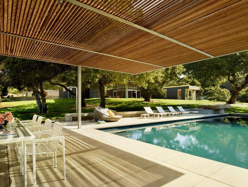 salon-terrasse-design-piscine-home-sonoma-par-turnbull-griffin-haesloop-californie-usa